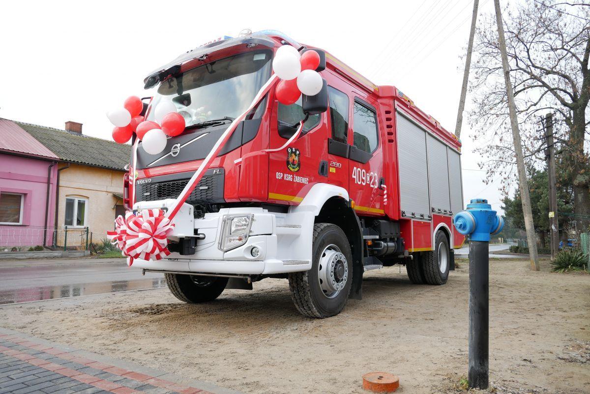 Przekazanie nowego samochodu oraz Jubileusz 95-lecia w Ochotniczej Straży Pożarnej w Żabieńcu